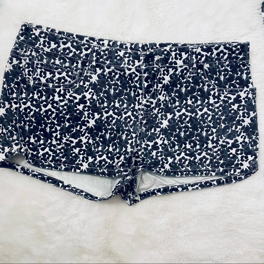 HURLEY Black & White Leopard Print Short Shorts